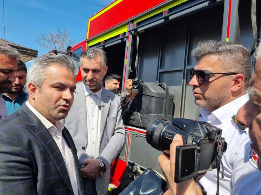 رونمایی از خودروی فوماتیک سازمان آتش نشانی و خدمات ایمنی قائم شهر