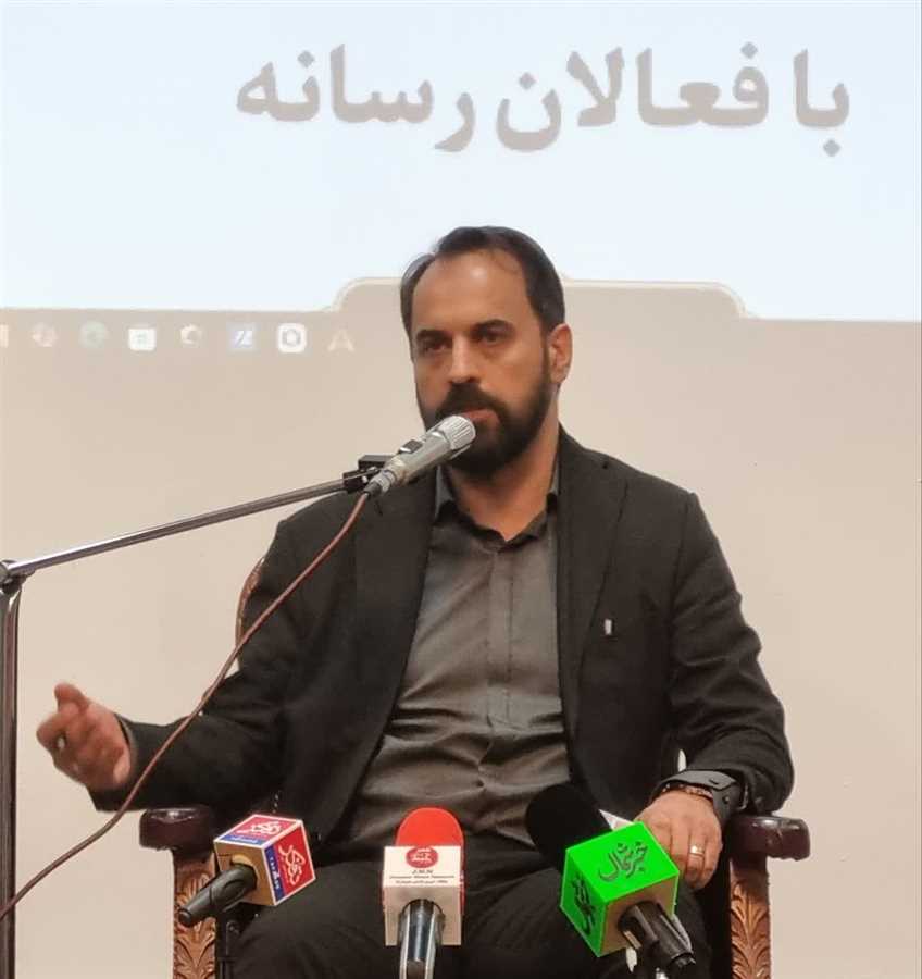  نشست صمیمی  علی کشوری با خبرنگاران