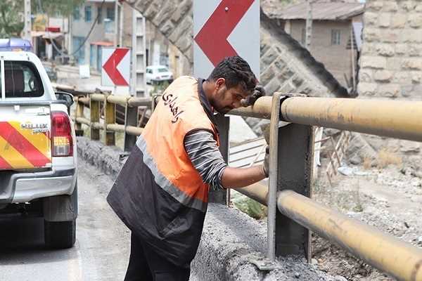 نصب ۵۰۴۰ تابلو و علائم ایمنی در محورهای ارتباطی مازندران 